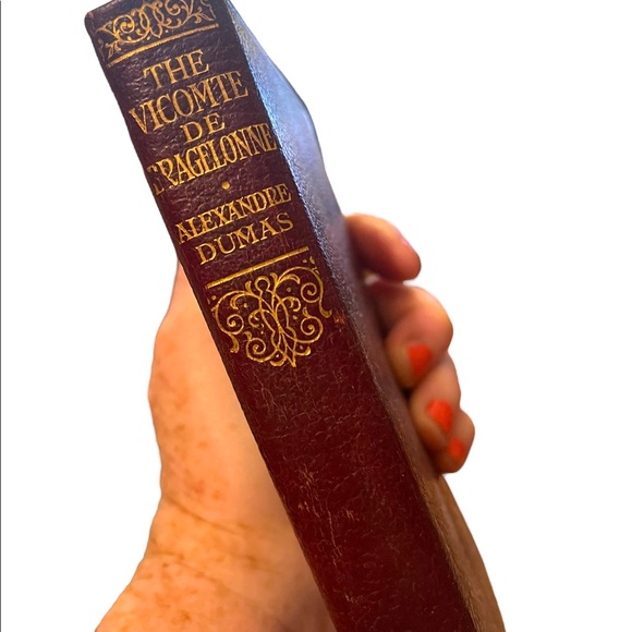 Antique 1908 THE VICOMTE DE BRAGELONNE by Alexandre Dumas-- VERY RARE--635 Pages - Picture 3 of 10